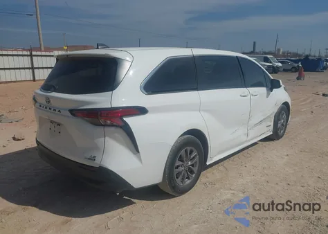 2021 Toyota Sienna Le z USA, uszkodzony, nr VIN 5TDKRKEC3MS057213